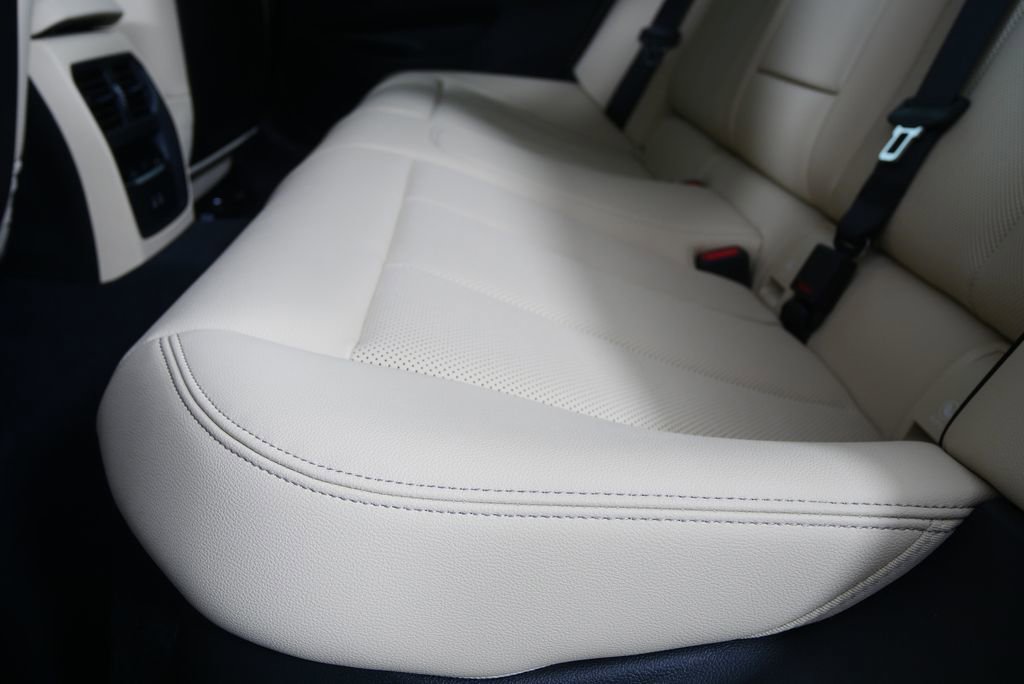 Used 2026 BMW 330i Sedan w/ Convenience Package image 15