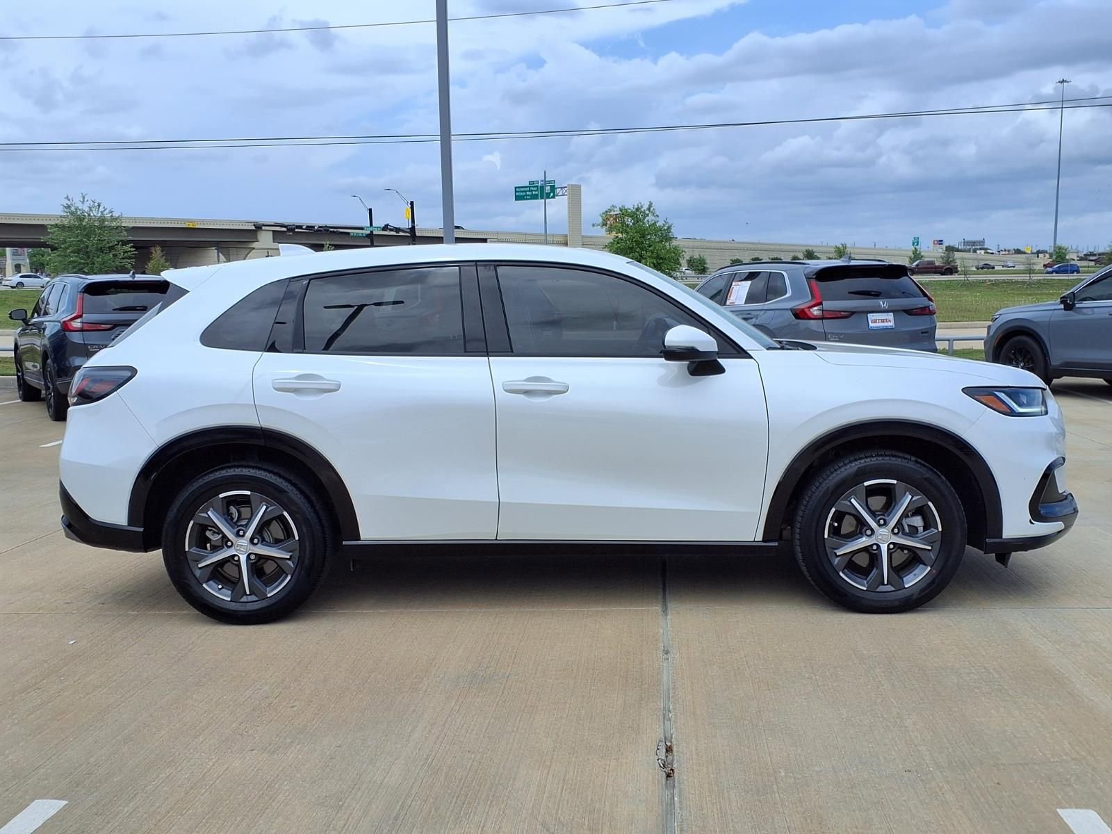 Used 2023 Honda HR-V EX-L image 8