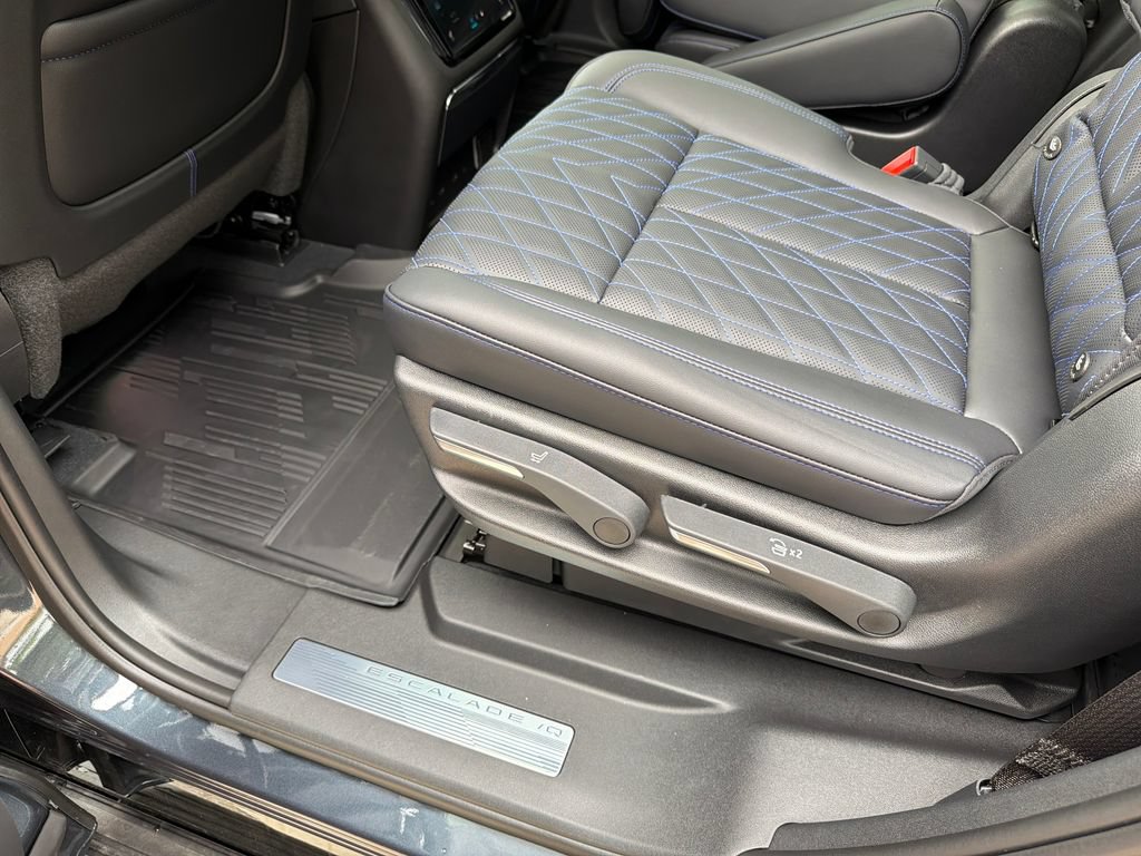 New 2026 Cadillac Escalade IQL Sport 1 w/ LPO, Floor Liner Package AWD/4WD image 37