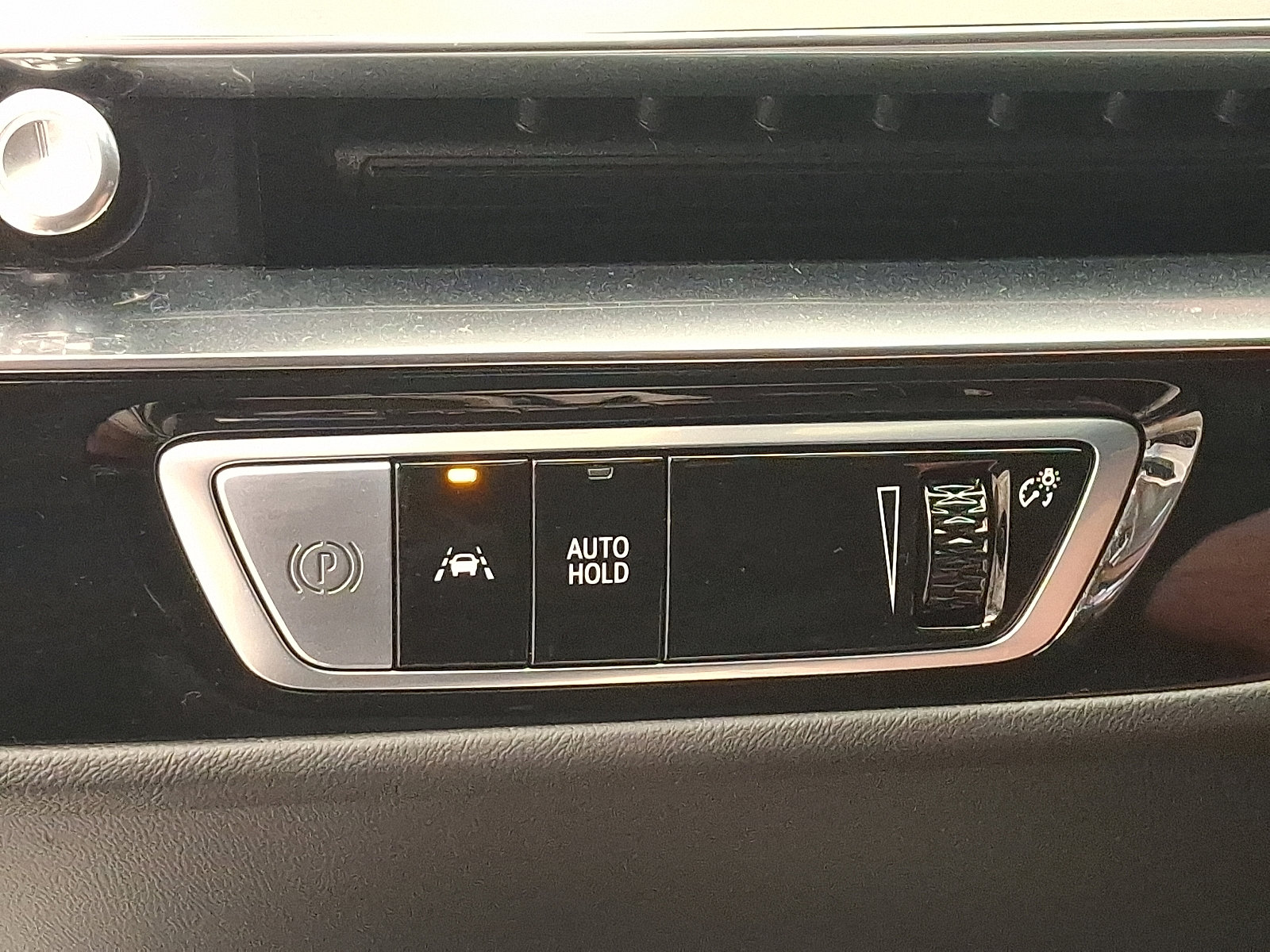 Used 2025 Cadillac Lyriq Luxury AWD/4WD image 25