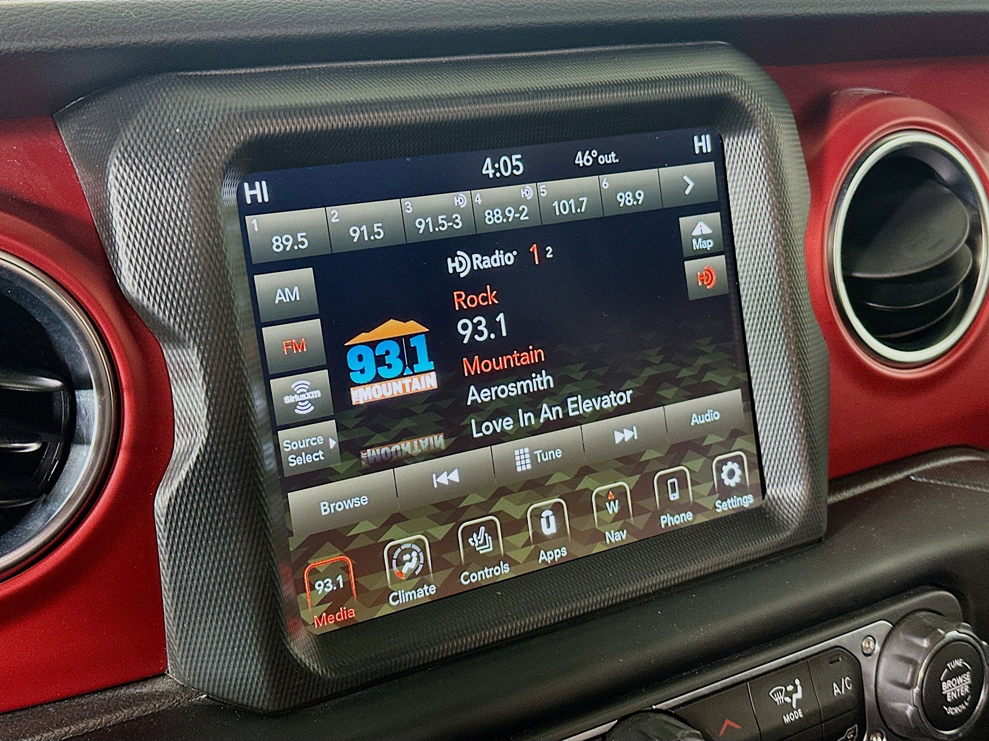 Used 2022 Jeep Gladiator Rubicon w/ Cold Weather Group image 19