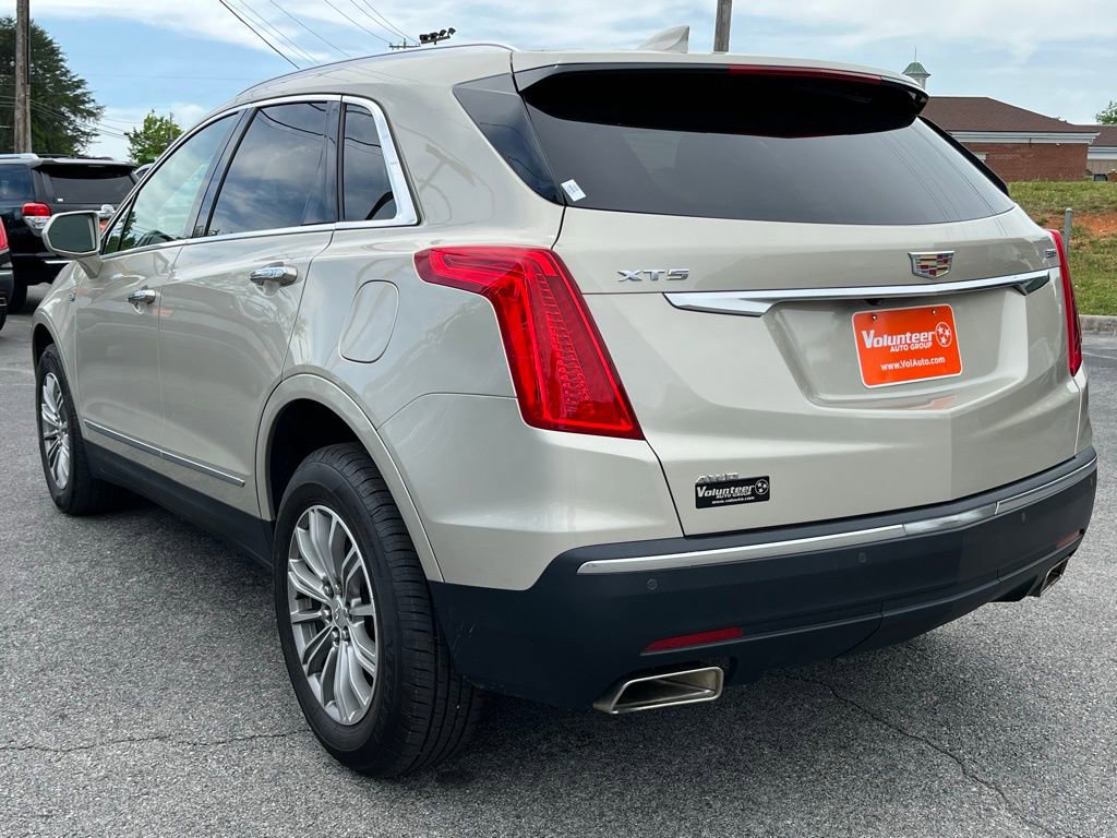 Used 2017 Cadillac XT5 Luxury w/ Driver Awareness Package AWD/4WD image 6