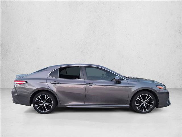 Used 2019 Toyota Camry SE w/ Carpet Mat Package FWD image 4
