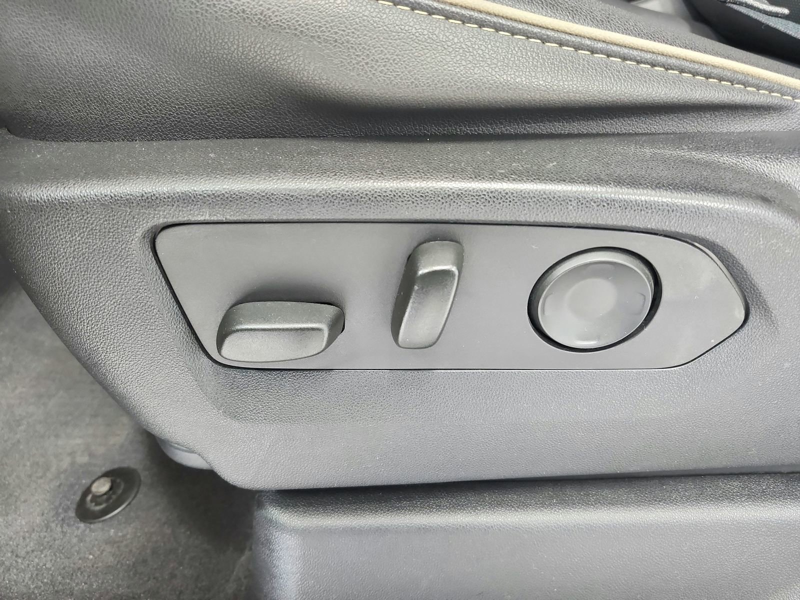 Used 2023 Chevrolet Suburban Premier image 20