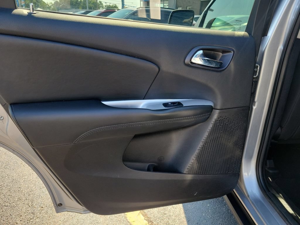 Used 2018 Dodge Journey SE w/ Connectivity Group FWD image 18