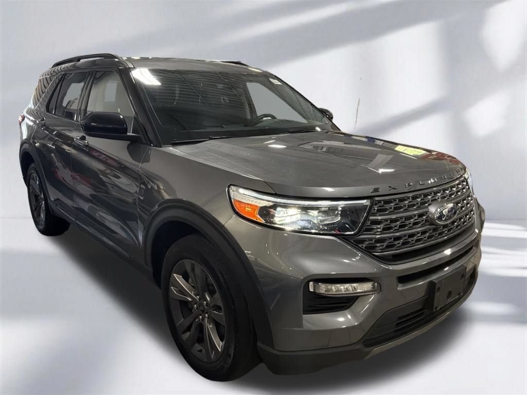Used 2023 Ford Explorer XLT w/ Equipment Group 202A AWD/4WD image 9