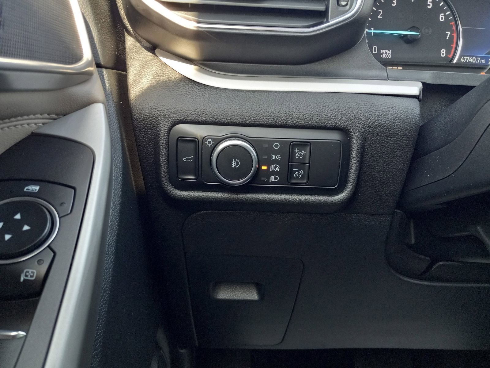Used 2024 Ford Explorer XLT w/ Equipment Group 202A RWD image 26