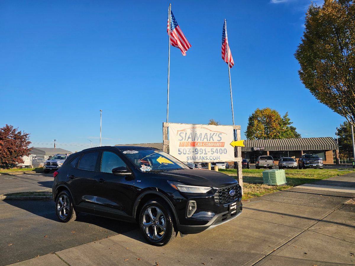 Used 2025 Ford Escape ST-Line Select image 1