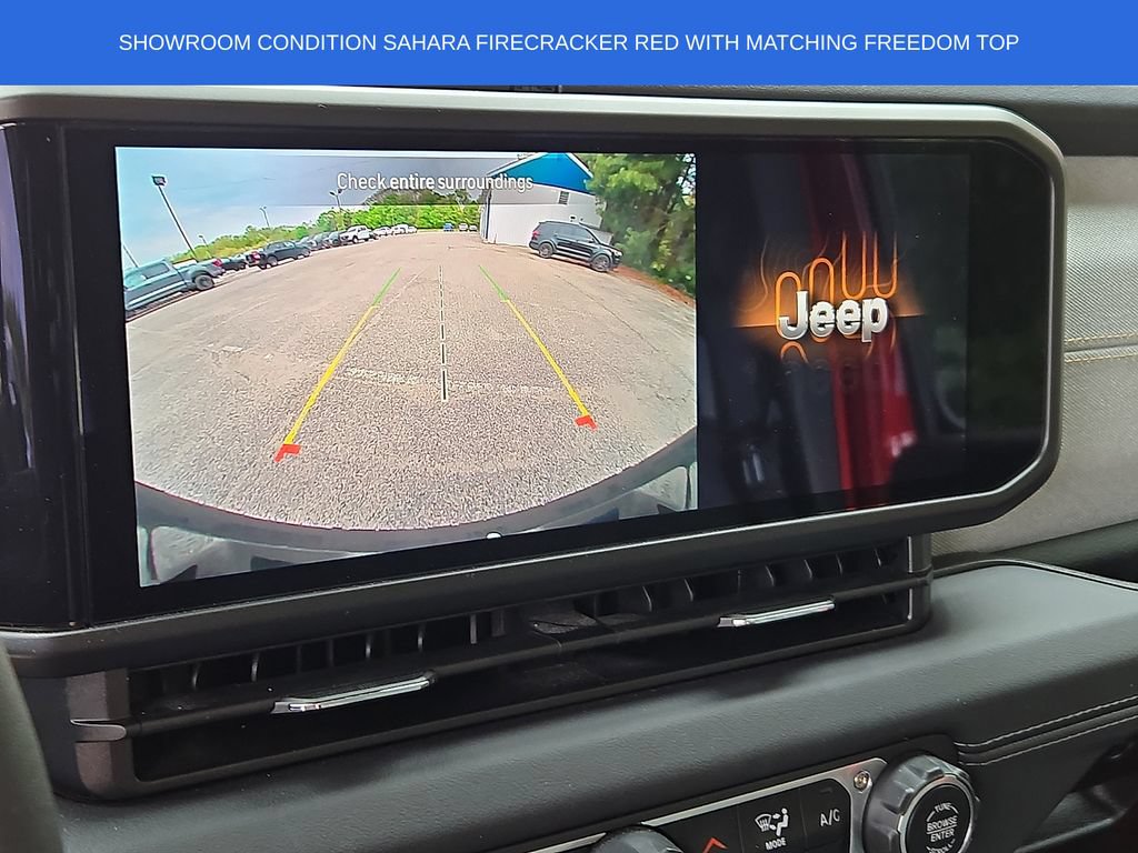 Used 2025 Jeep Wrangler Unlimited Sahara AWD/4WD image 17