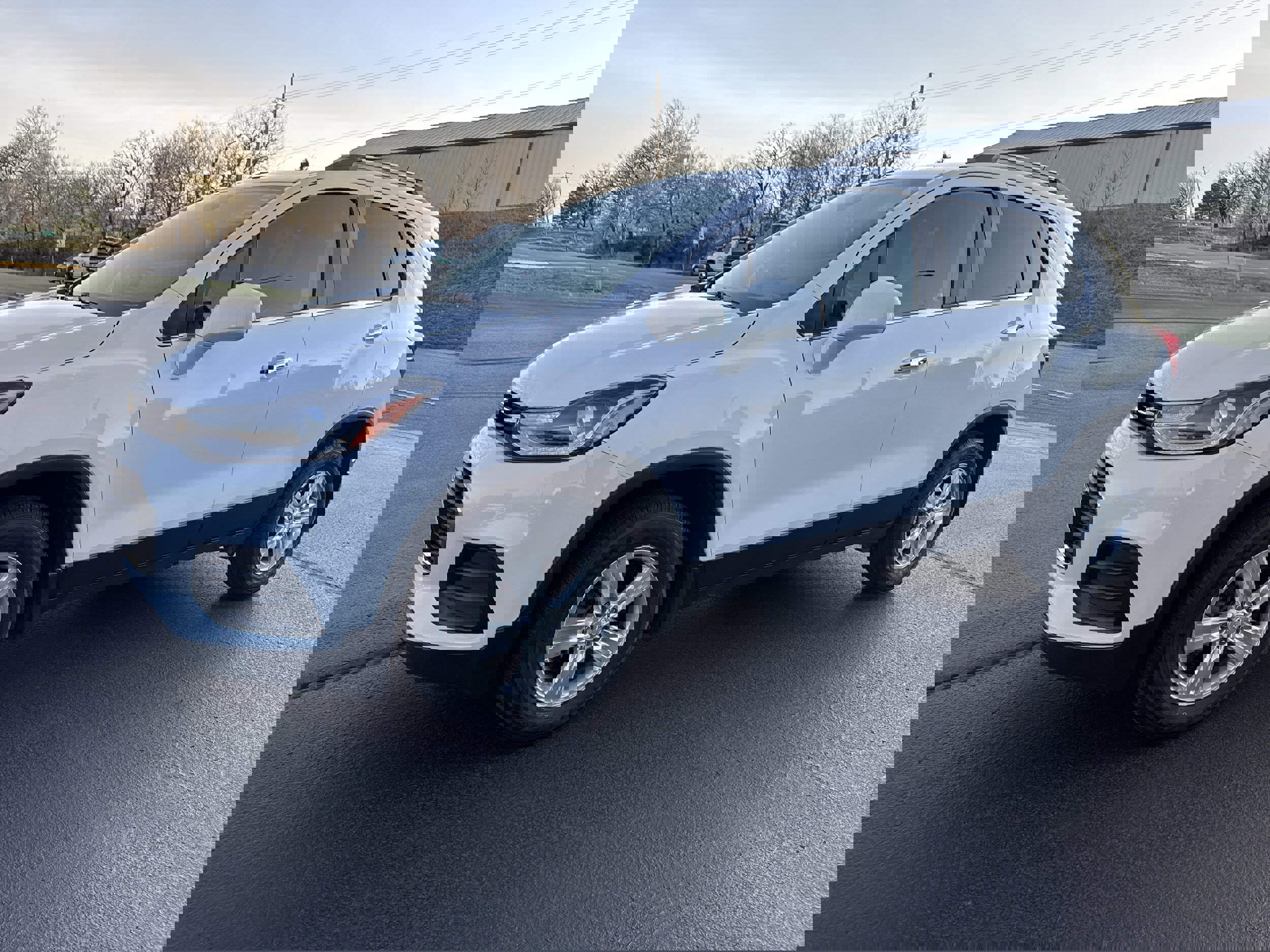 Used 2019 Chevrolet Trax LT w/ LT Convenience Package image 2