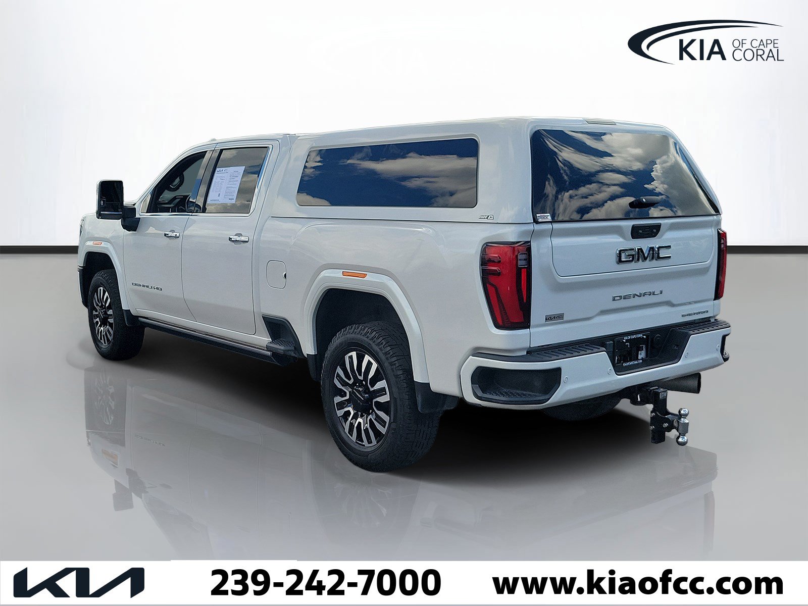 Used 2024 GMC Sierra 3500 Denali Ultimate AWD/4WD image 4