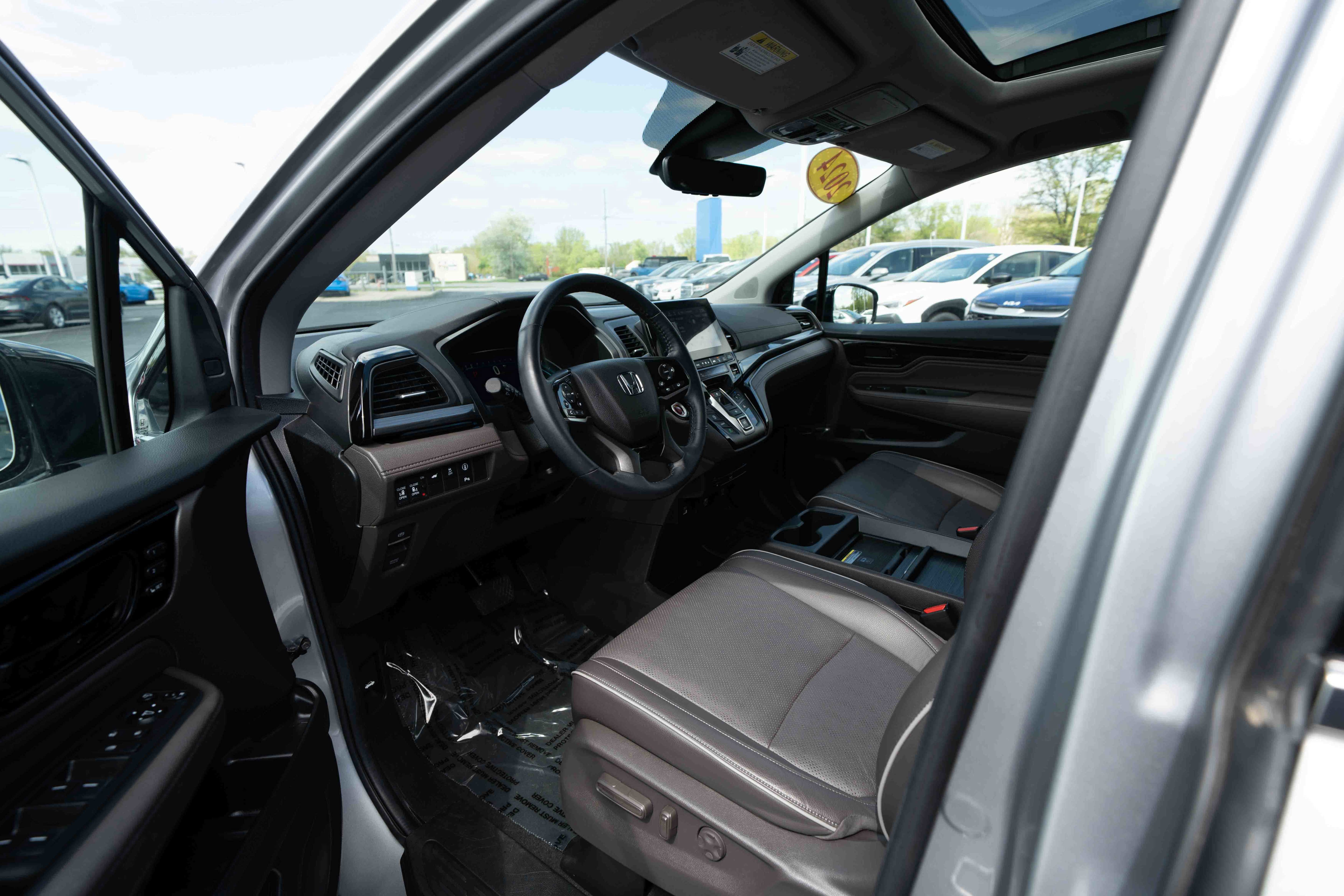 Used 2024 Honda Odyssey Elite image 8