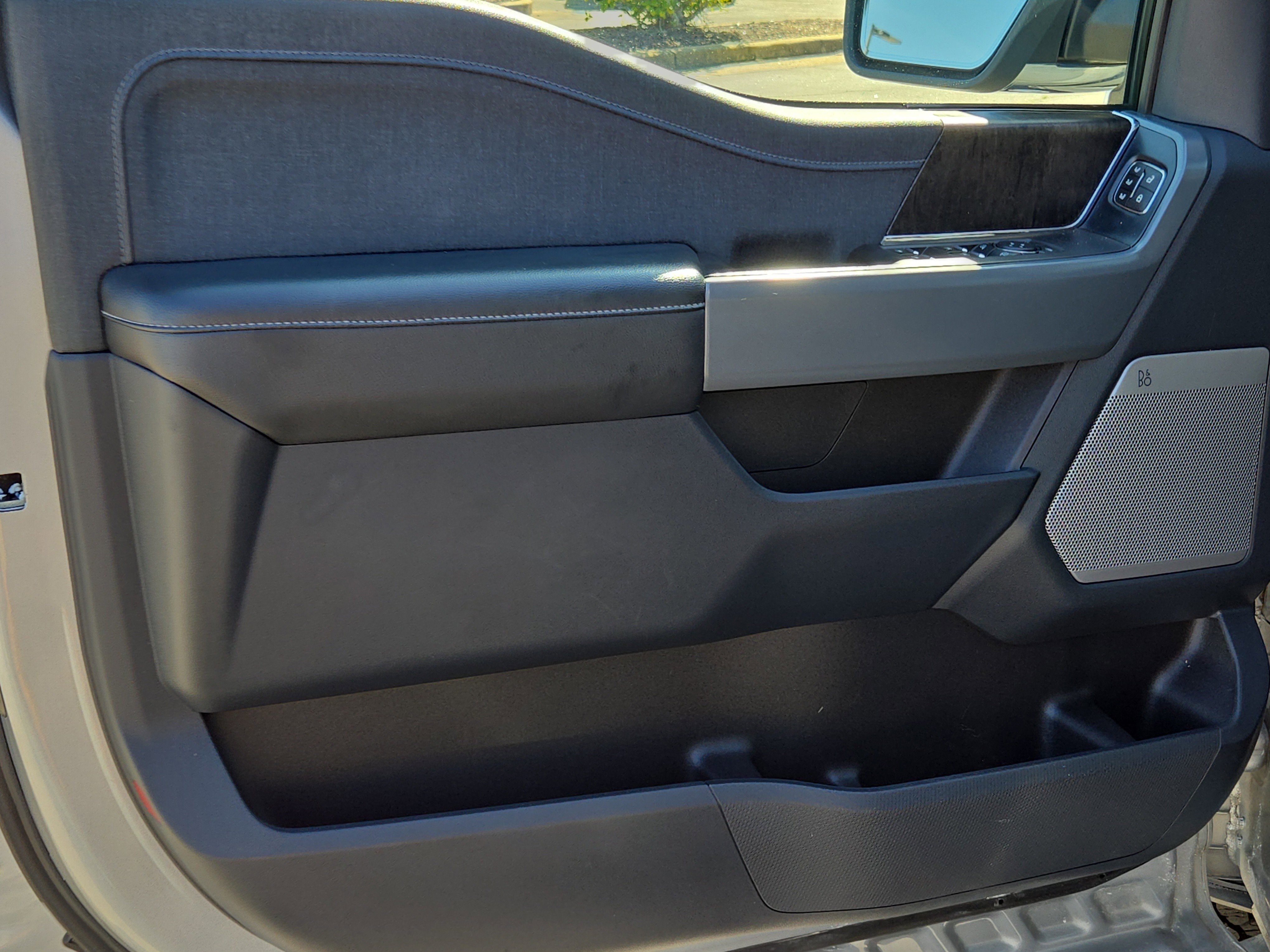 Used 2022 Ford F150 Lariat w/ Max Trailer Tow Package image 16