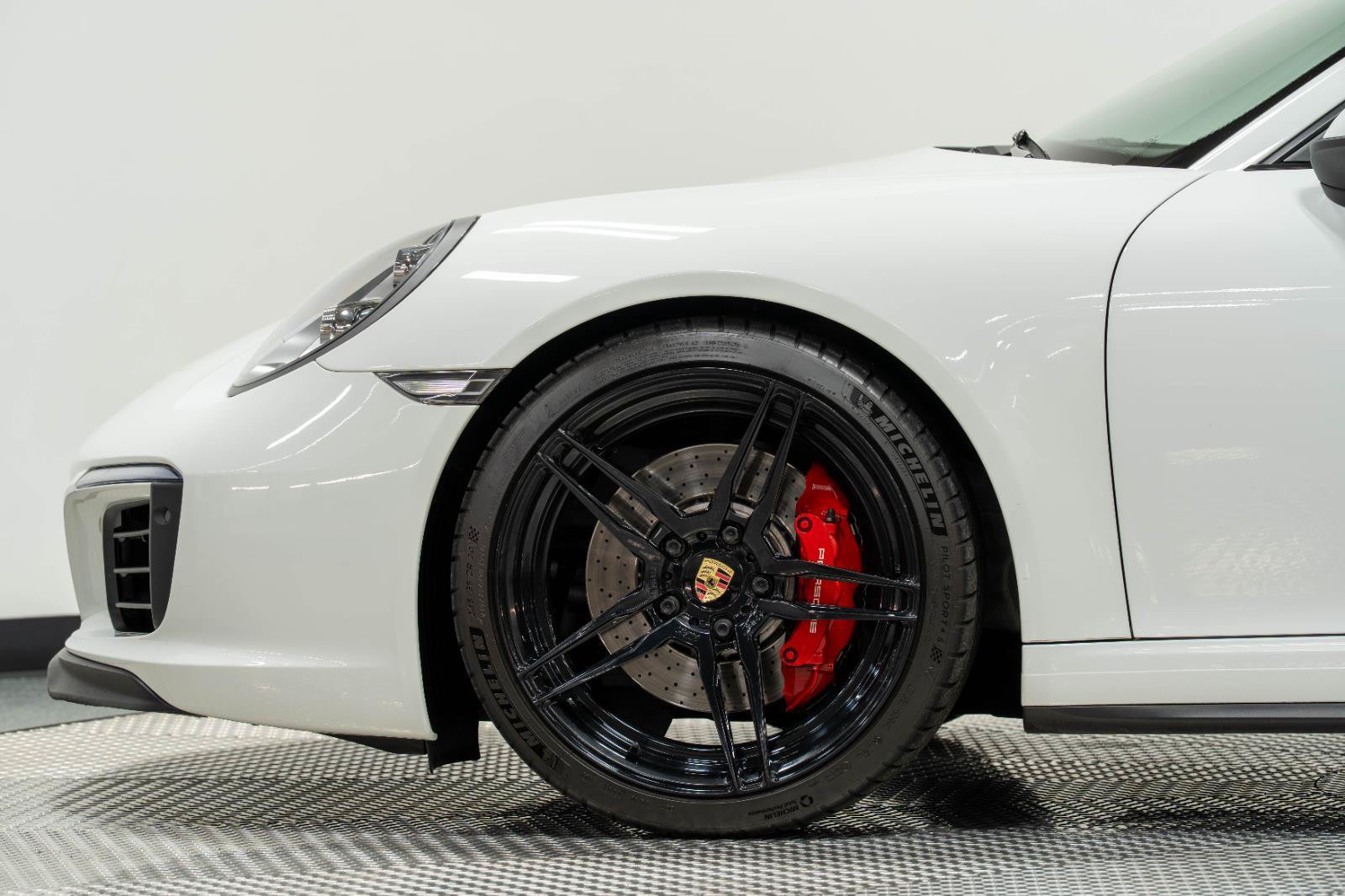 Used 2018 Porsche 911 Carrera 4S AWD/4WD image 9