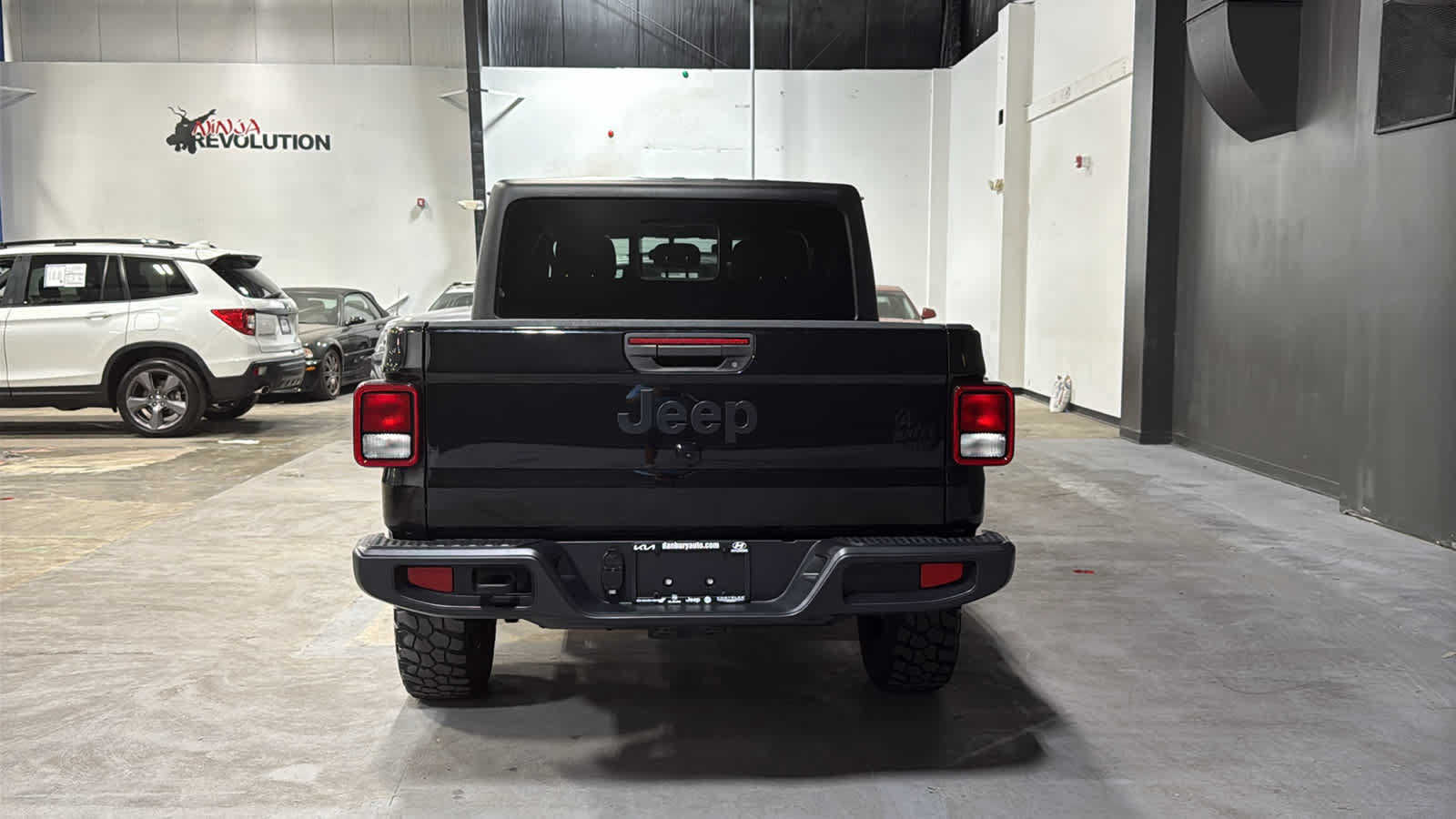 Used 2022 Jeep Gladiator Overland AWD/4WD image 5