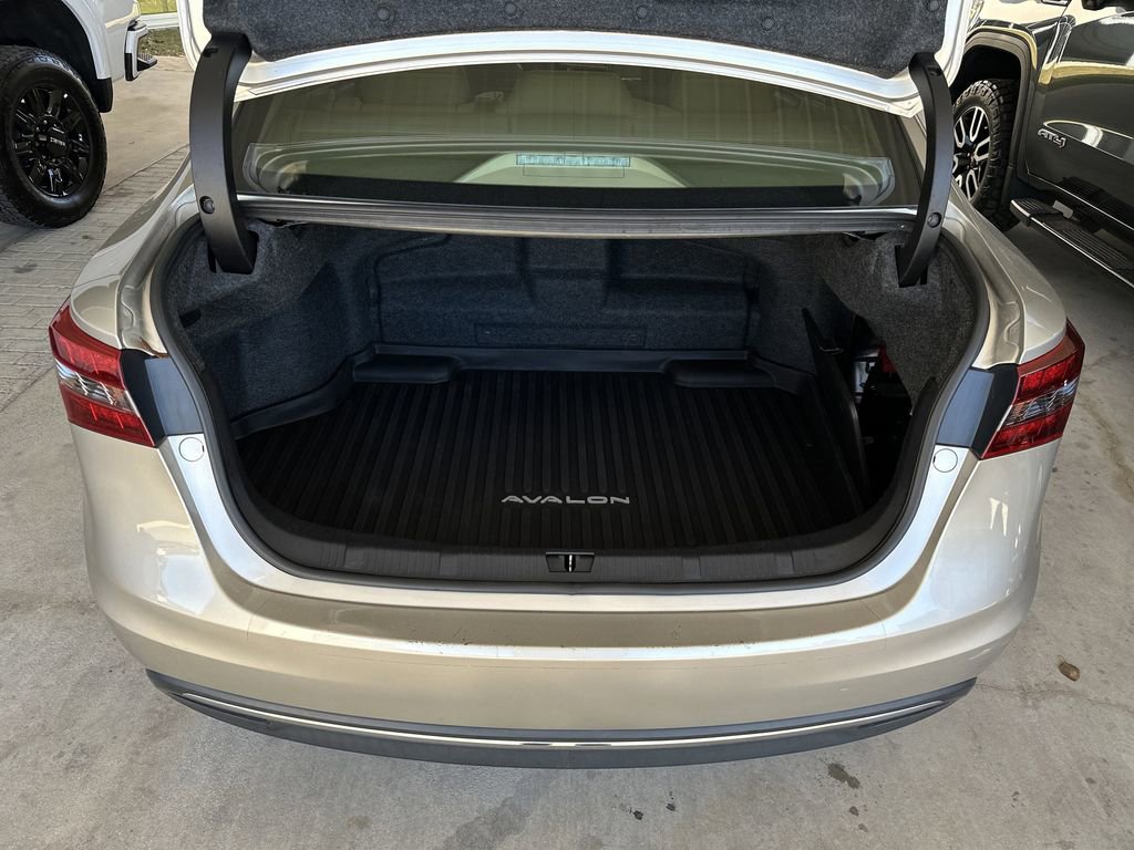 Used 2018 Toyota Avalon XLE Premium image 31