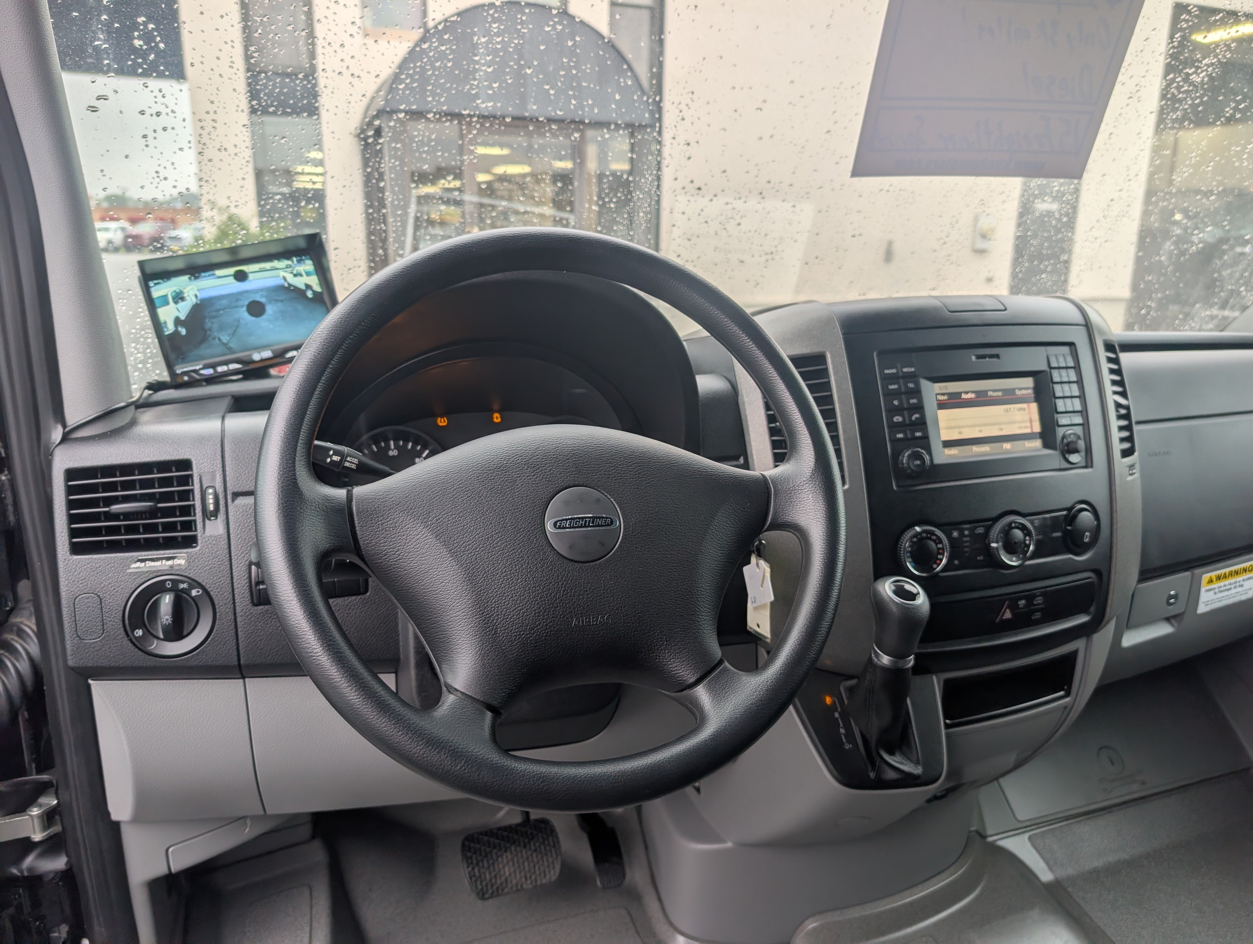 Used 2015 Freightliner Sprinter 2500 RWD image 12