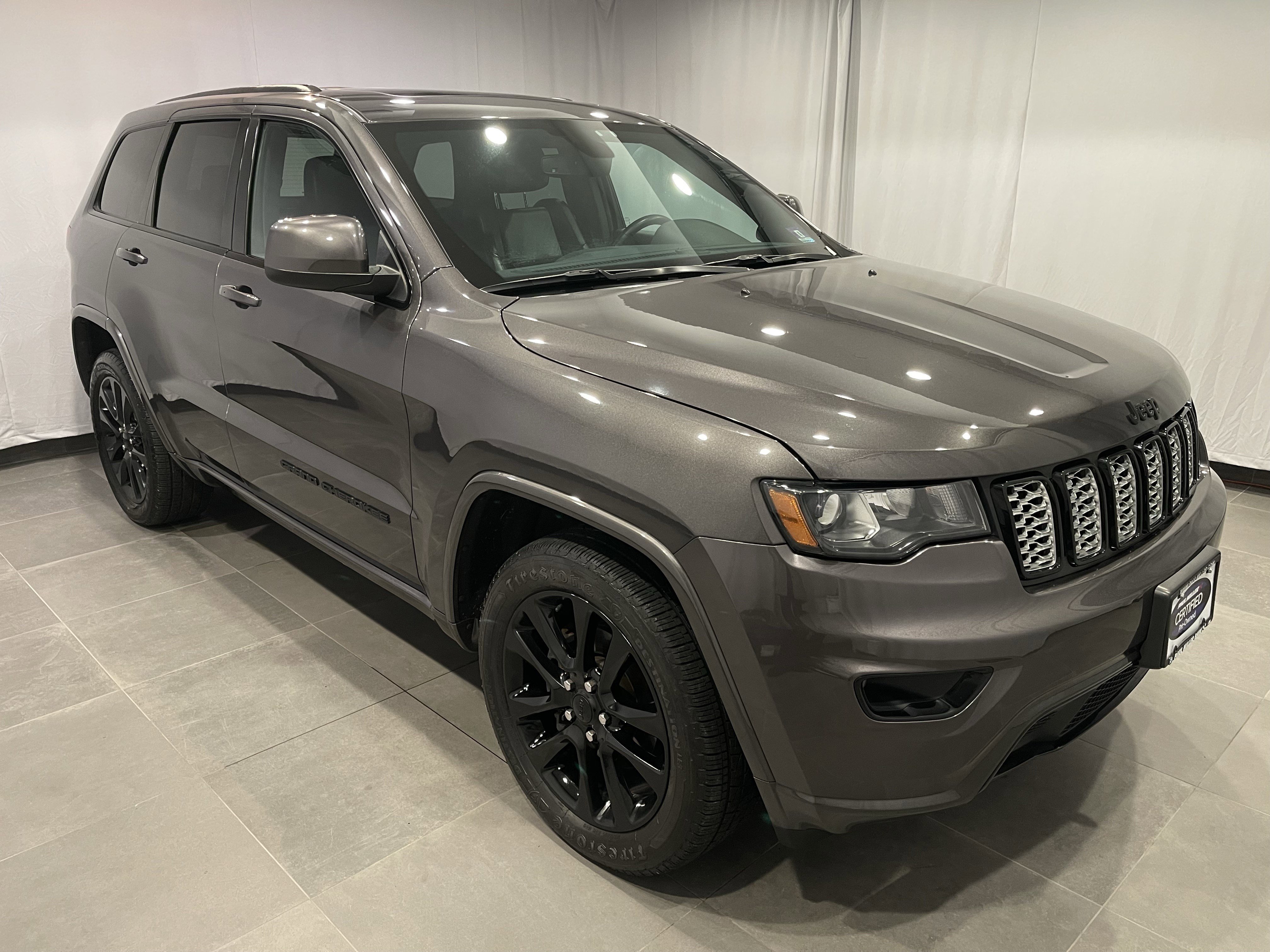 Used 2019 Jeep Grand Cherokee Altitude image 3