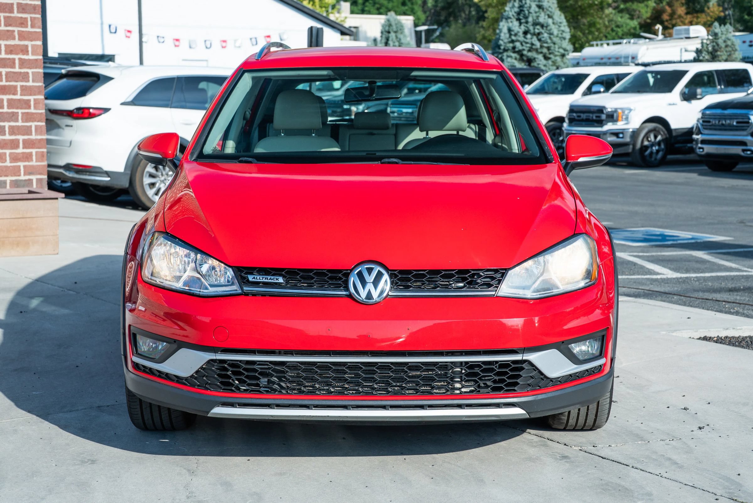 Used 2017 Volkswagen Golf Alltrack S AWD/4WD image 2