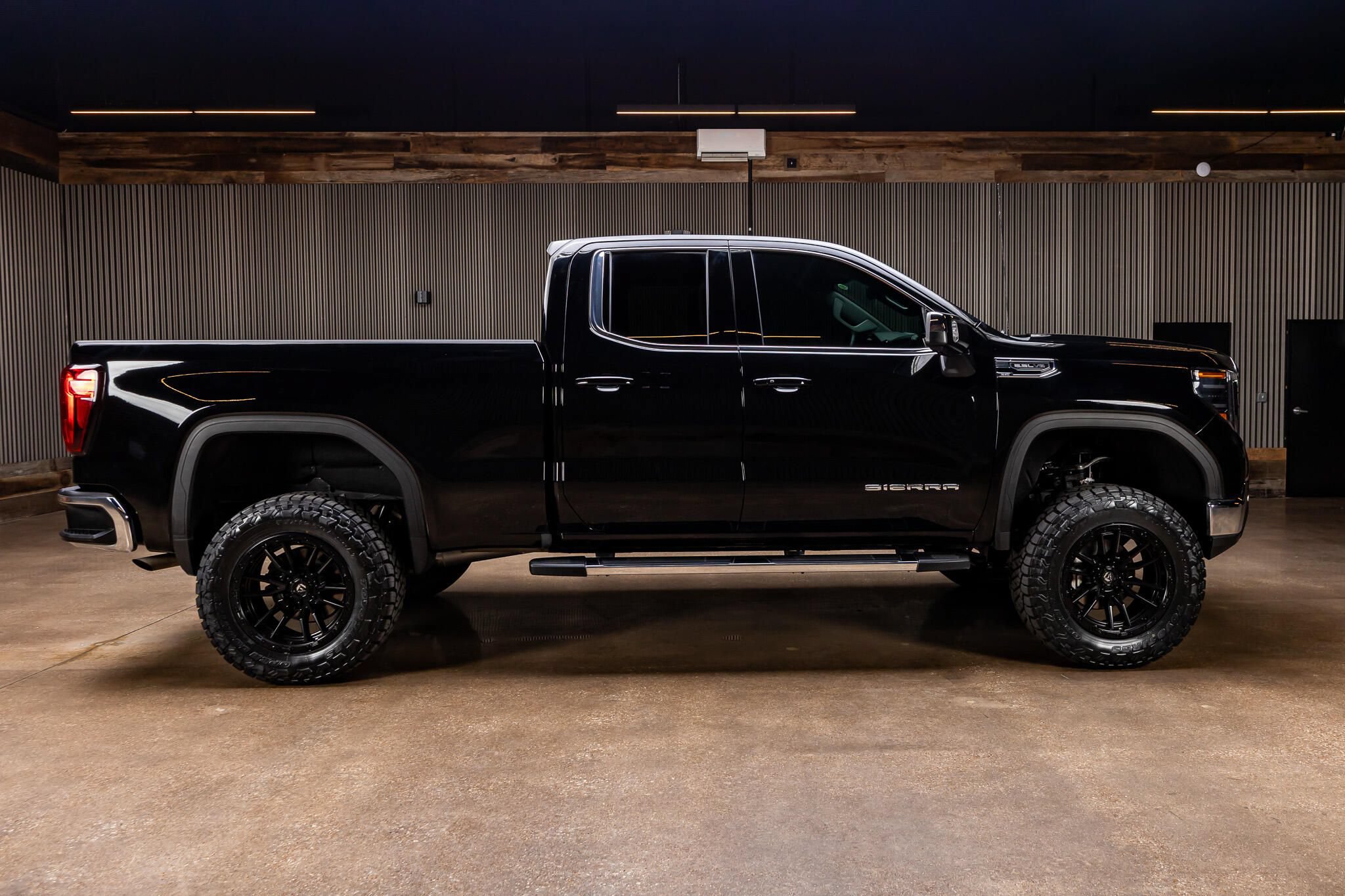 Used 2024 GMC Sierra 1500 SLE RWD image 11