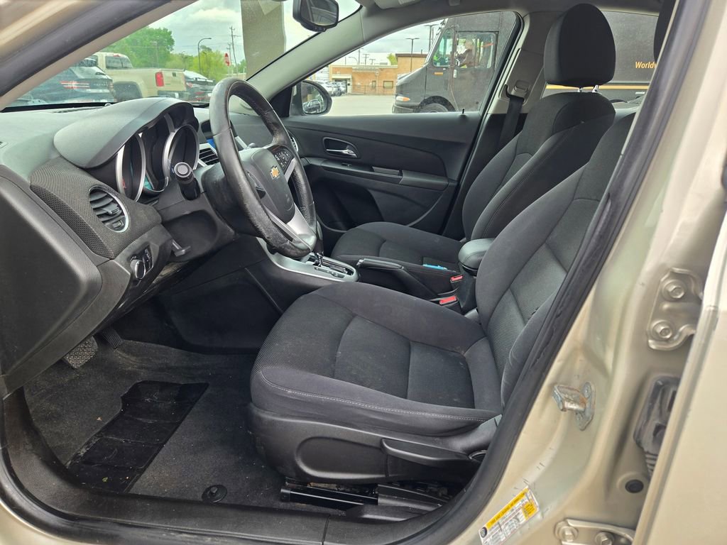 Used 2013 Chevrolet Cruze LT FWD image 25