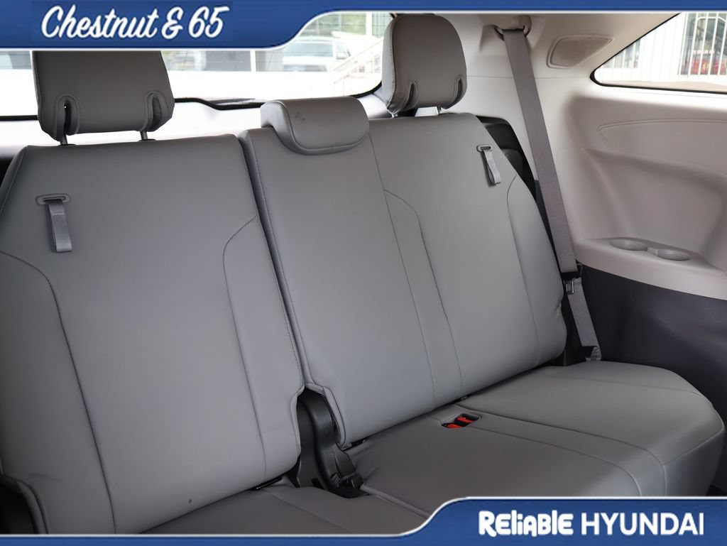 Used 2022 Toyota Sienna XLE w/ XLE Plus Package FWD image 13