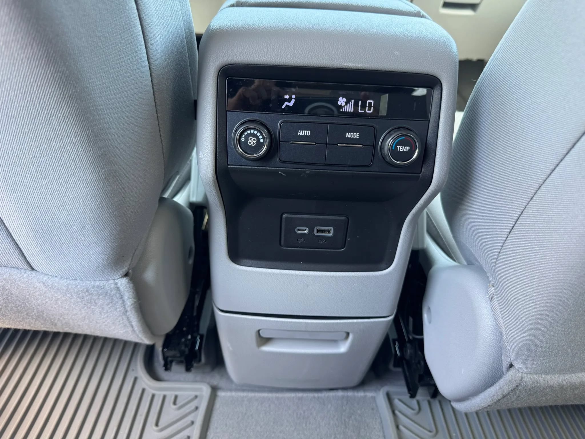 Used 2023 GMC Acadia SLE AWD/4WD image 40