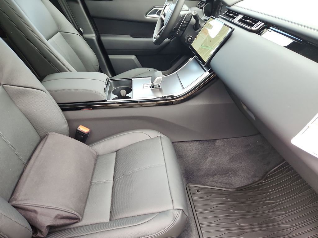 New 2026 Land Rover Range Rover Velar Dynamic SE image 3