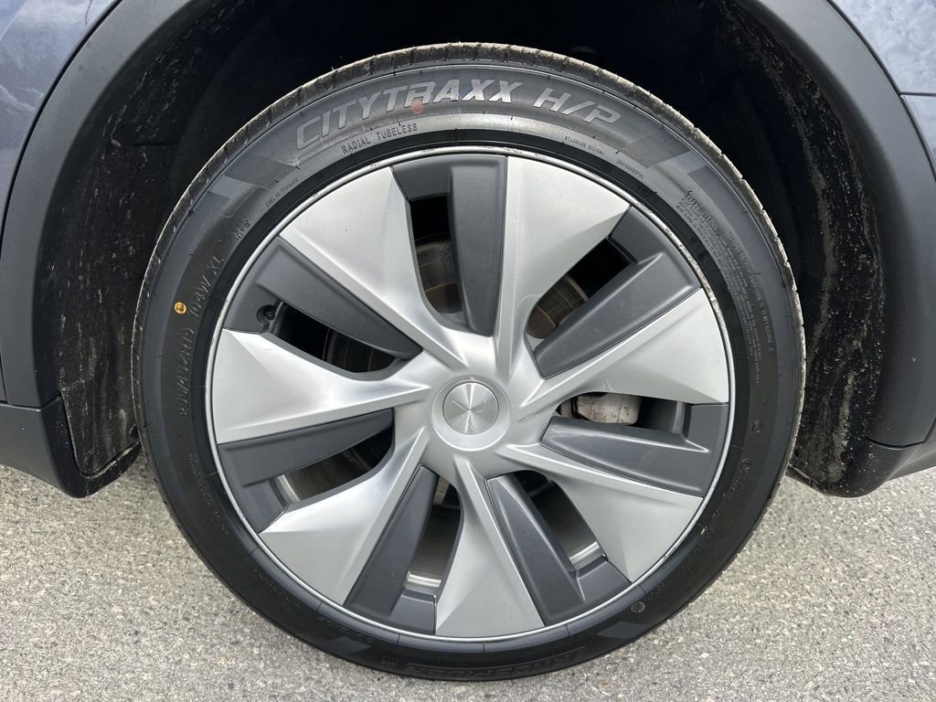 Used 2023 Tesla Model Y Long Range image 31