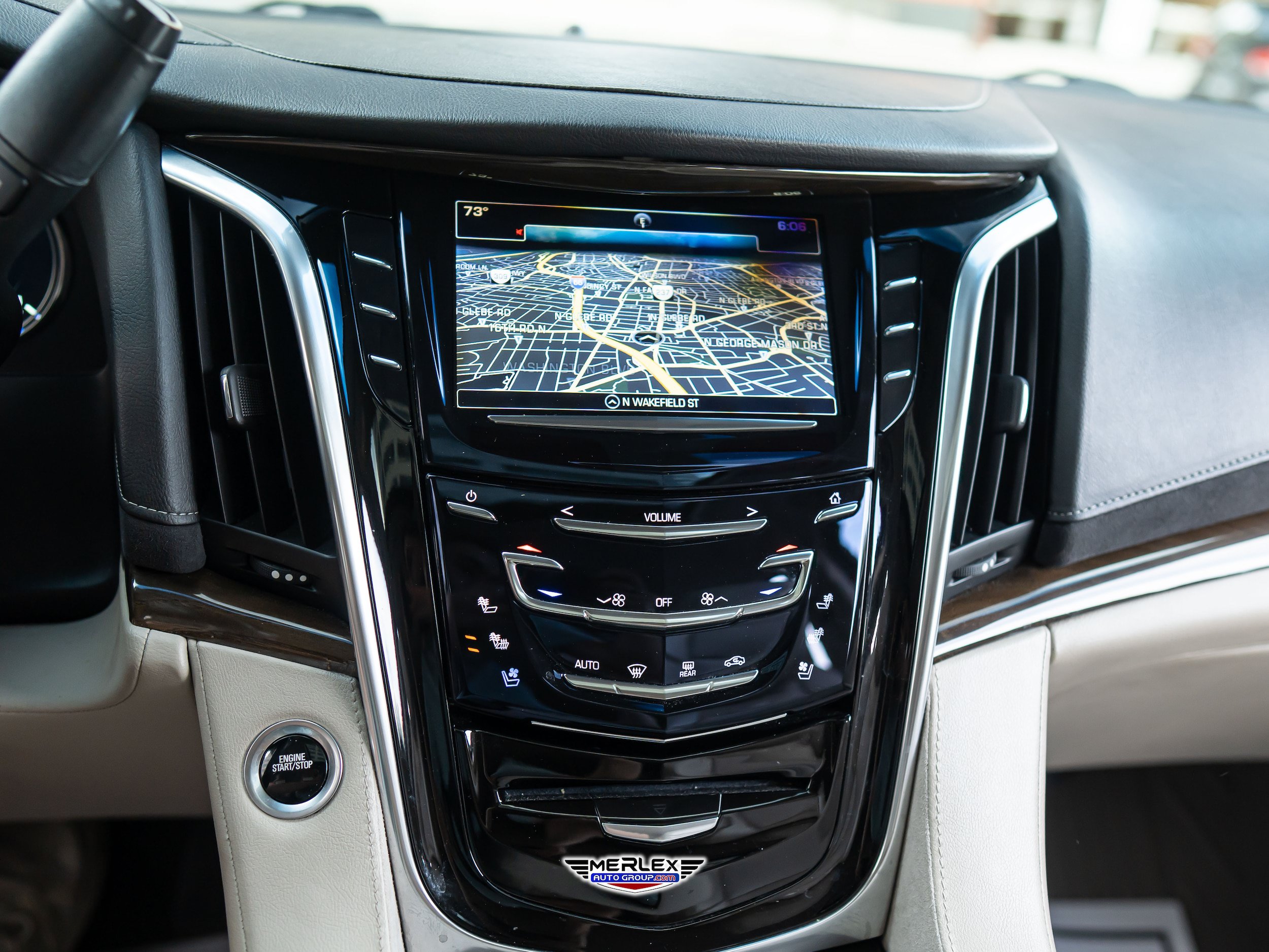 Used 2020 Cadillac Escalade Luxury w/ Escalade Sport Edition AWD/4WD image 30
