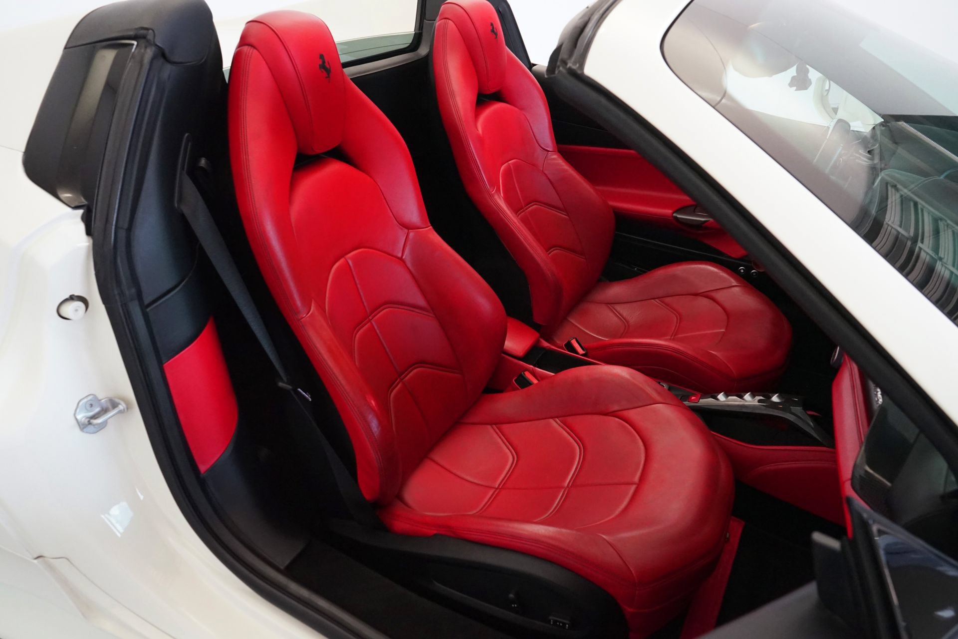 Used 2019 Ferrari 488 Spider RWD image 11