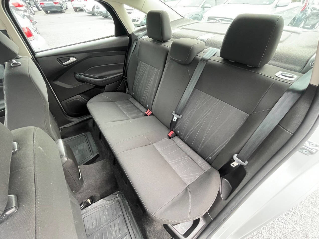 Used 2017 Ford Focus SE image 22