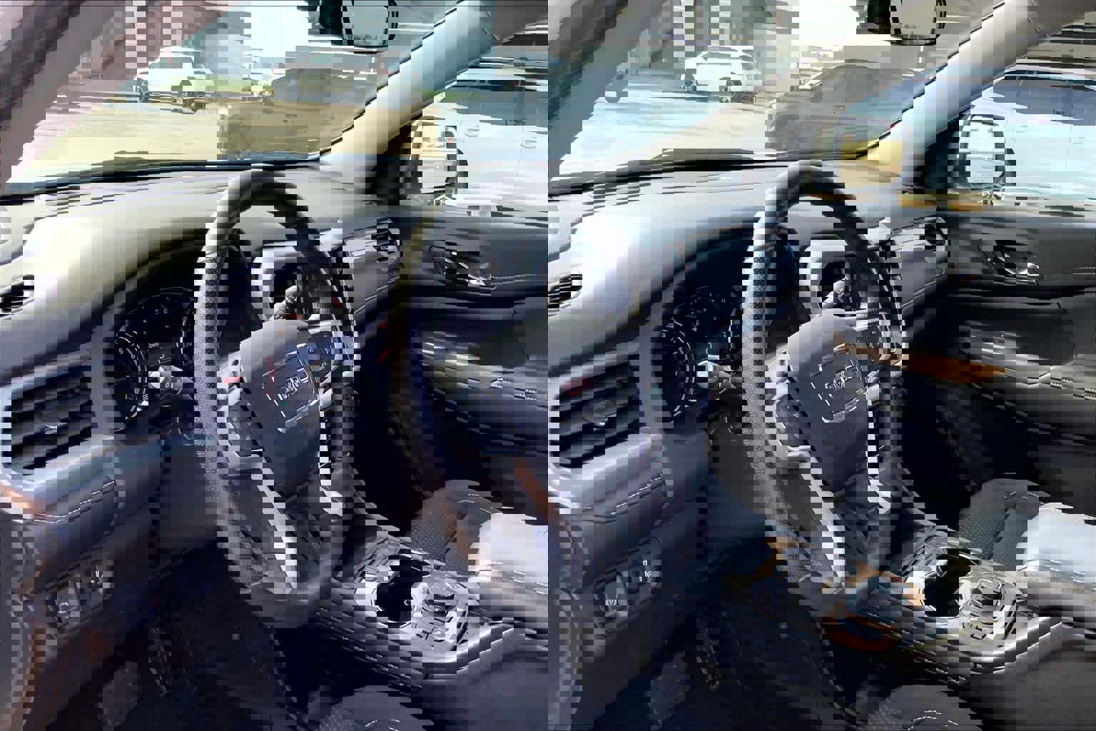 Used 2023 GMC Acadia SLE w/ Driver Convenience Package image 17