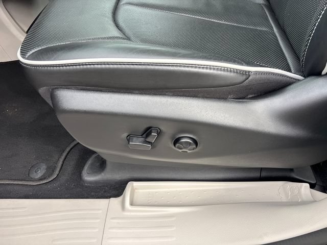Used 2024 Chrysler Pacifica Limited w/ Trailer Tow Group FWD image 7