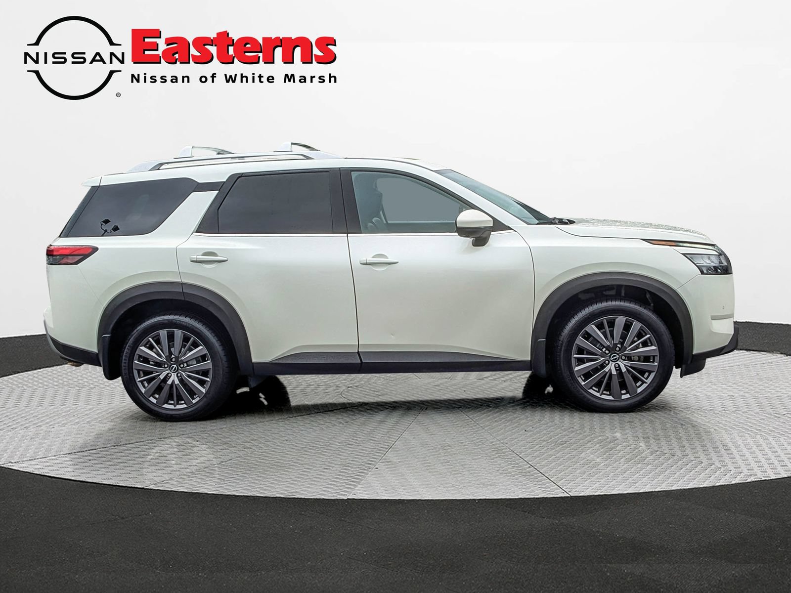 Used 2023 Nissan Pathfinder SL w/ SL Premium Package AWD/4WD image 4