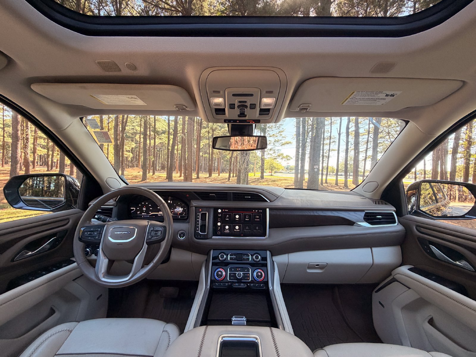 Used 2022 GMC Yukon Denali AWD/4WD image 2