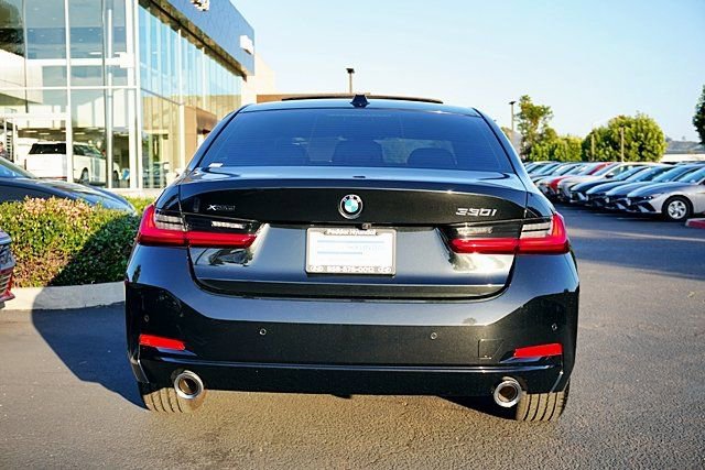 Used 2025 BMW 330i xDrive Sedan w/ Convenience Package image 10