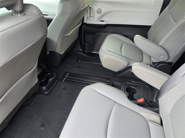 Used 2025 Toyota Sienna XLE image 21