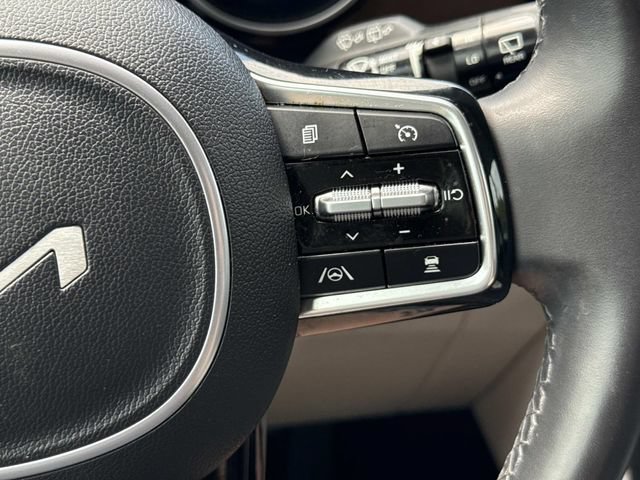 Used 2024 Kia Carnival EX FWD image 23