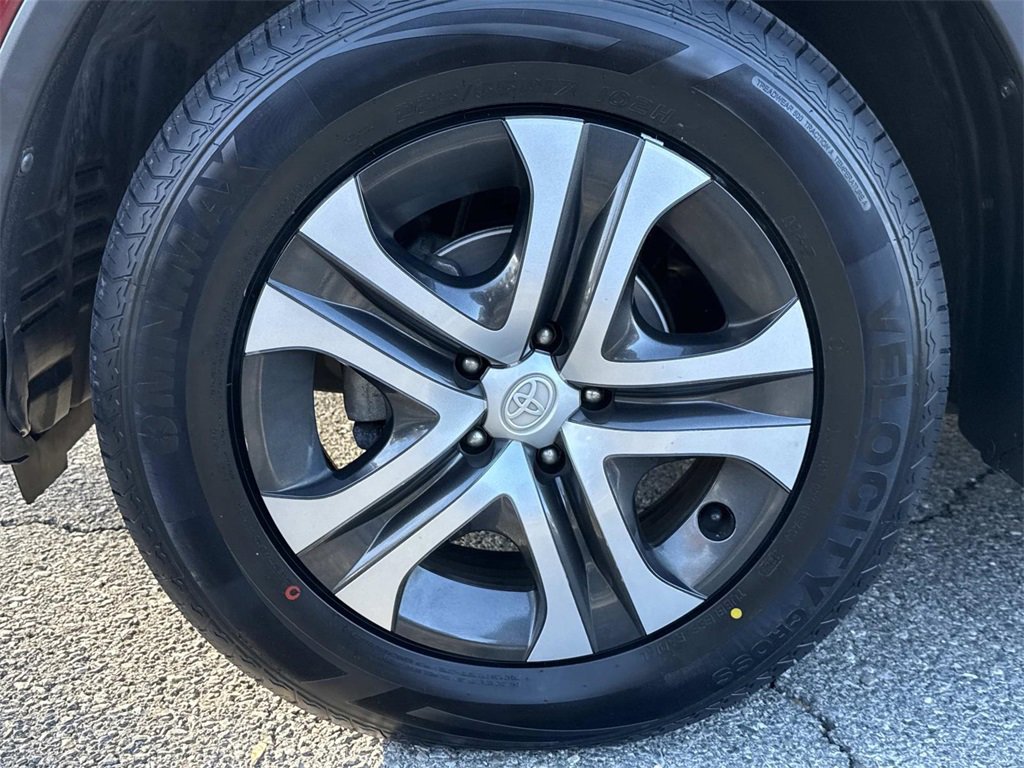 Used 2018 Toyota RAV4 LE image 29