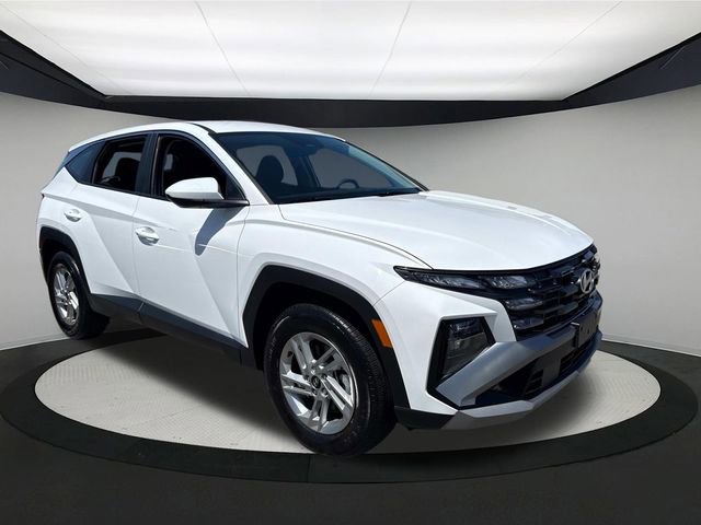Used 2025 Hyundai Tucson SE image 2
