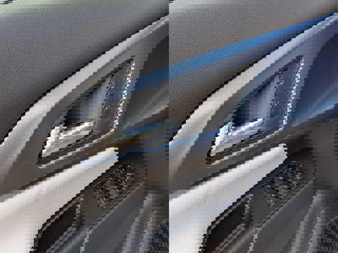 New 2026 Chevrolet Equinox EV LT image 8