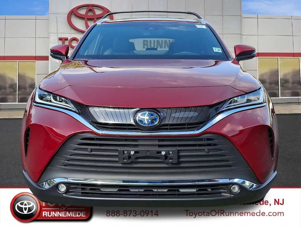 Certified 2024 Toyota Venza XLE AWD/4WD image 2