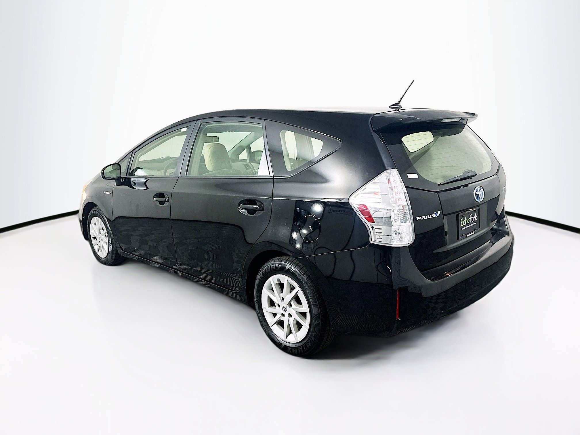 Used 2014 Toyota Prius V Two image 5