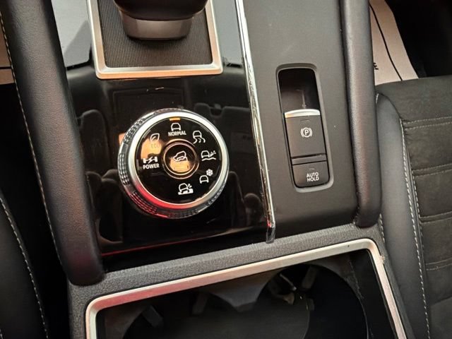Used 2024 Mitsubishi Outlander 4WD Plug-In Hybrid image 41