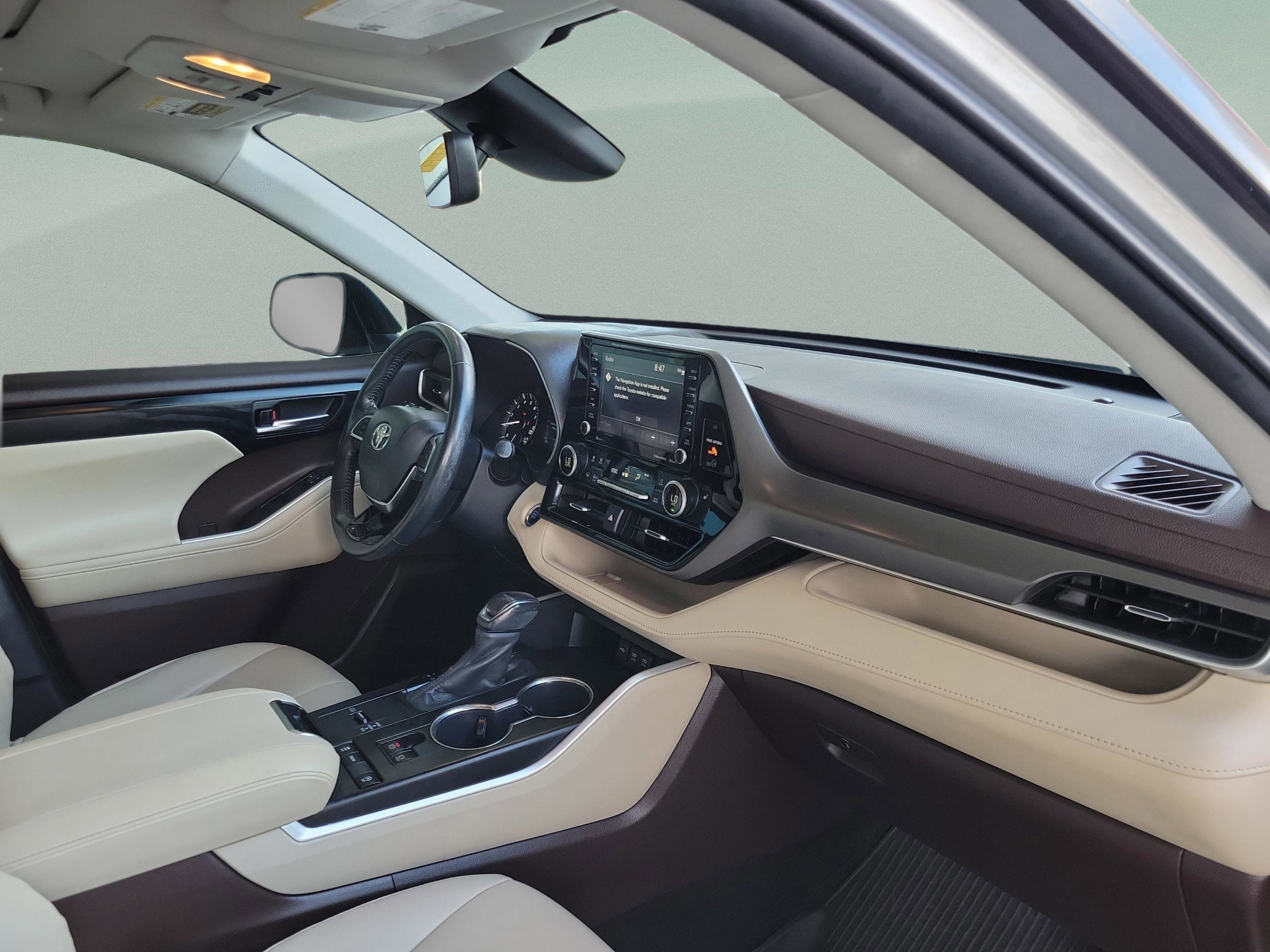 Used 2020 Toyota Highlander XLE image 11