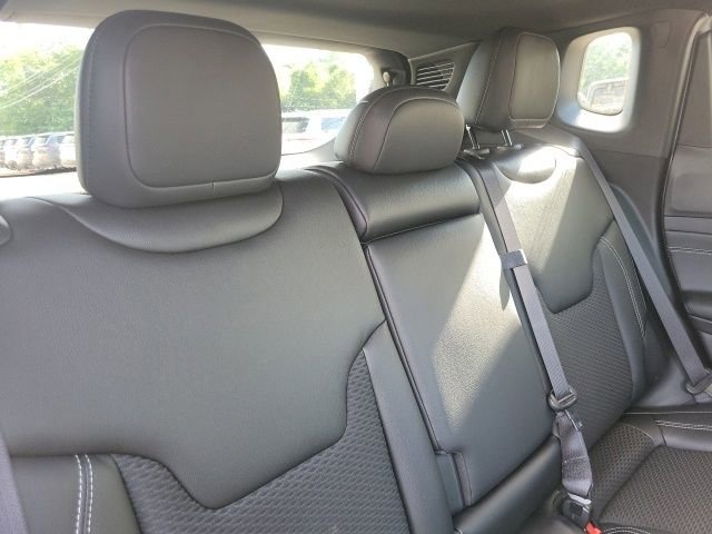 Used 2024 Jeep Compass Latitude w/ Sun and Sound Group image 27