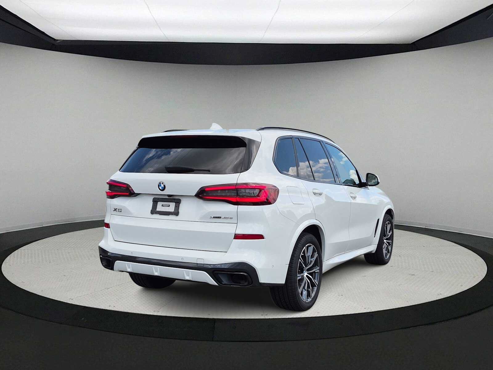 Used 2021 BMW X5 xDrive45e w/ M Sport Package AWD/4WD image 8