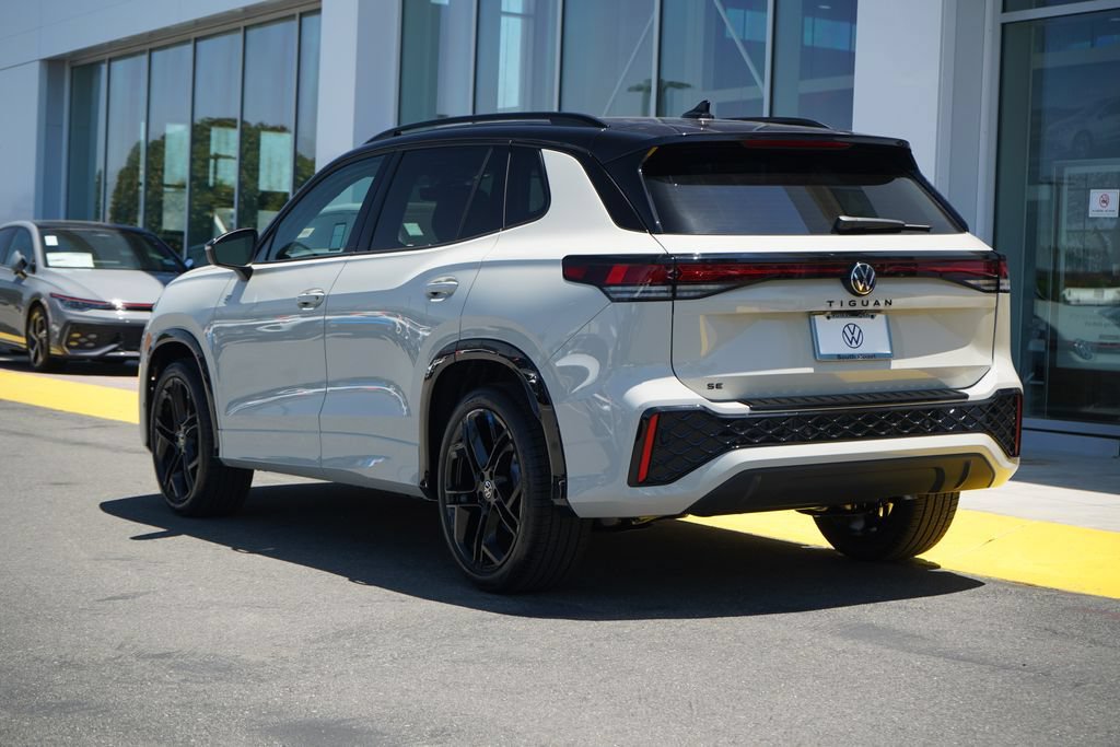 New 2026 Volkswagen Tiguan SE R-Line FWD image 3