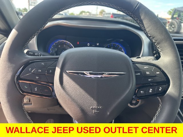 Used 2023 Chrysler Pacifica Touring-L w/ S Appearance Package AWD/4WD image 14